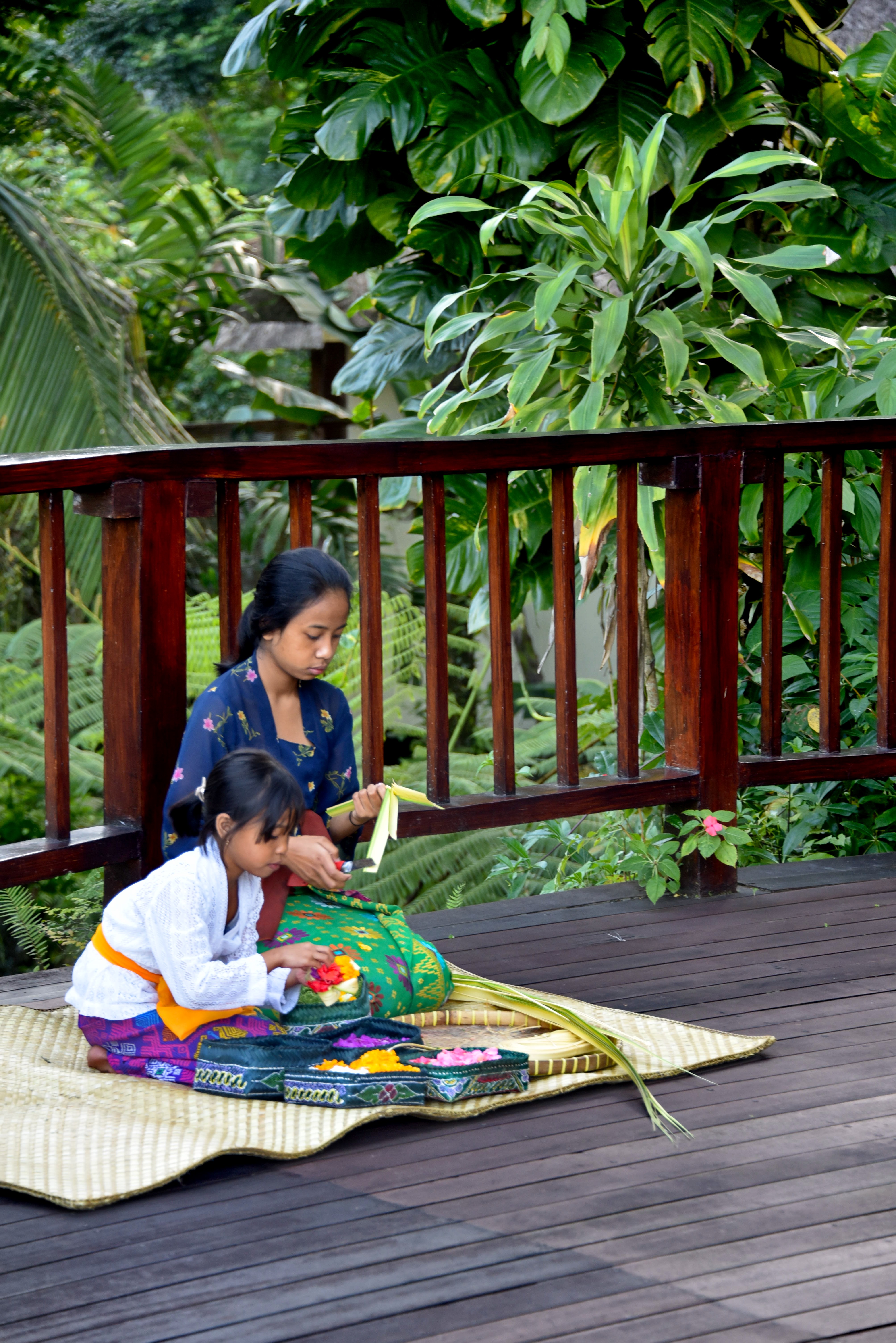 Girls prepare Canang Sari